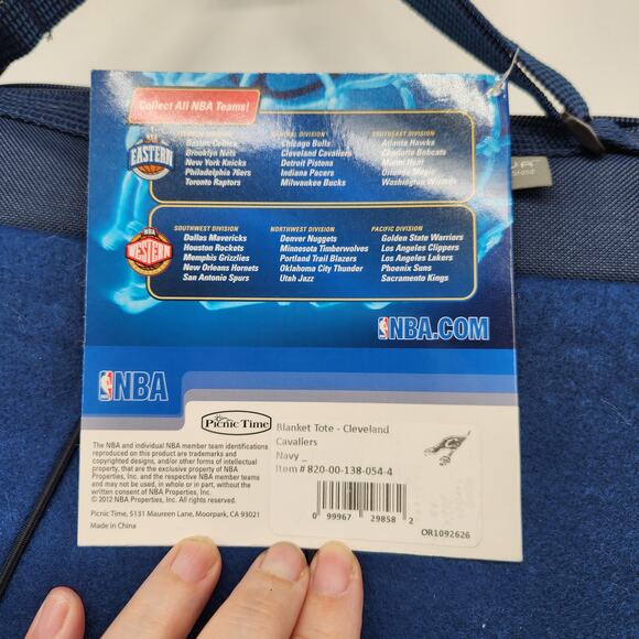 NWT Oniva Picnic Blanket NBA Cleveland Cavaliers Navy Fleece Blanket Tote OS - Picture 7 of 10